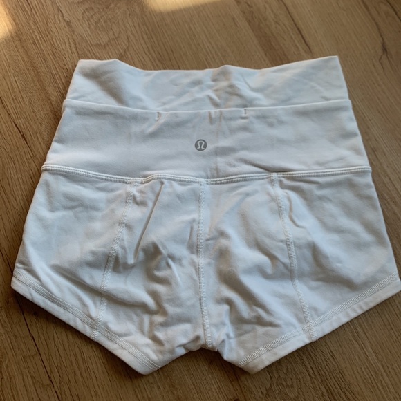 Lululemon shorts size 6 - Picture 2 of 5